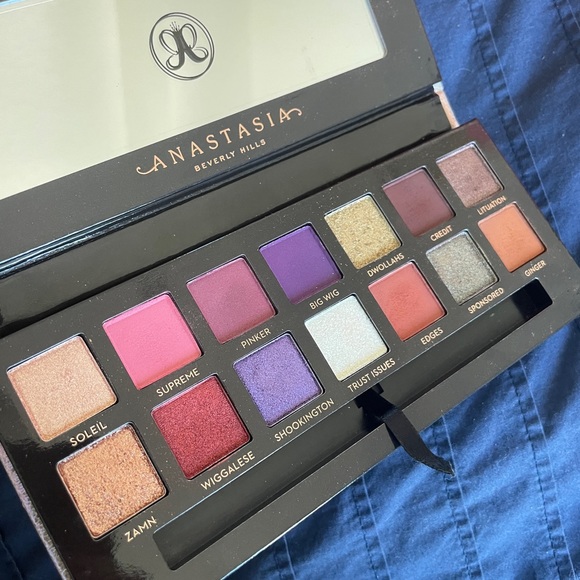 Jackie Aina palette - Picture 2 of 4